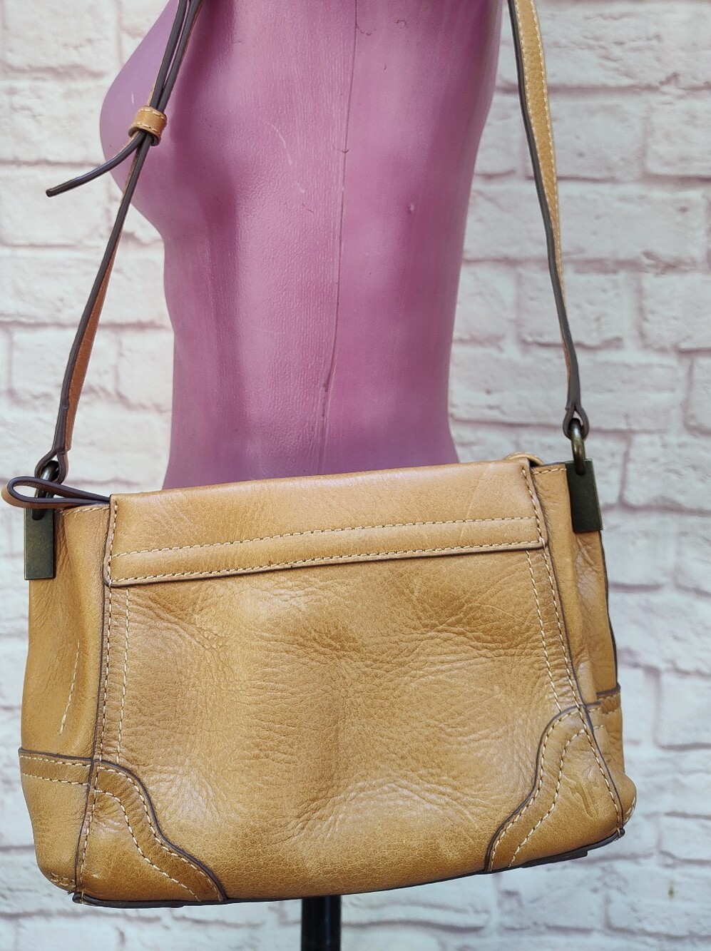 FRYE Charlie Small Leather Crossbody Bag – Cognac / Tan
